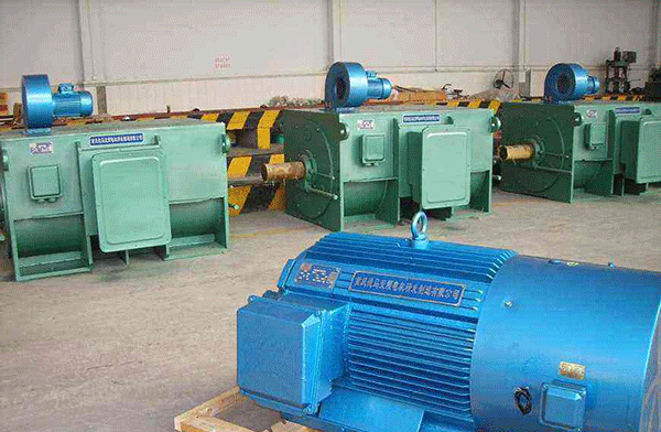 三相異步電動機直接起動的危險。